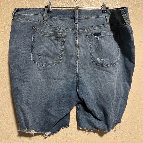 Torrid Shorts Distressed Raw Hem Size 24 - Picture 2 of 5
